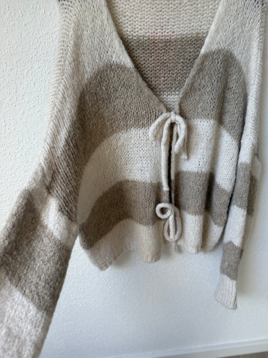 Gestreifter Cardigan mit Schleife