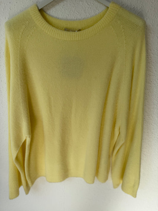 Weicher Pullover gelb