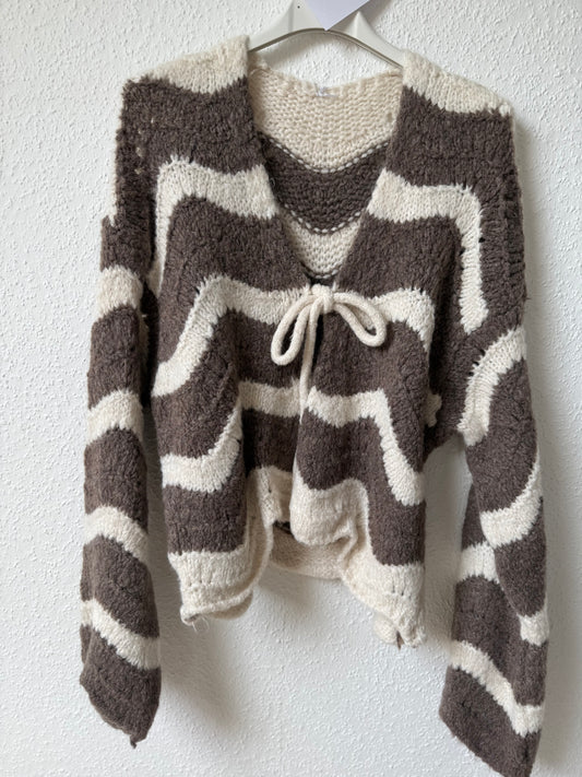 Gestreifter Cardigan mit Schleife