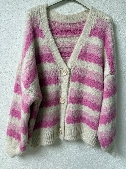 Warme Strickjacke gestreift