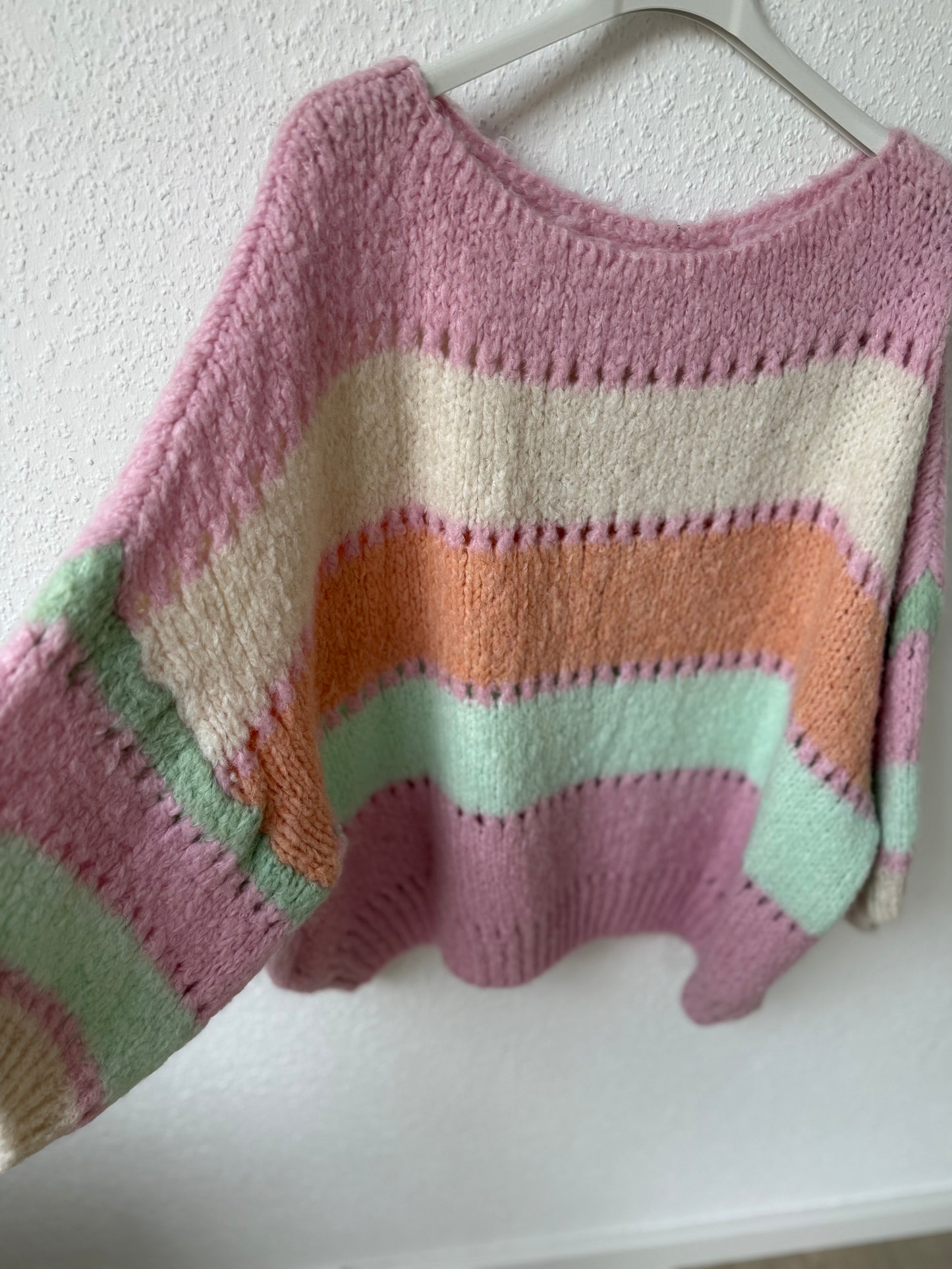 Gestreifter Strickpullover
