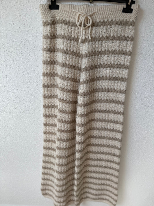 Lockere Strickhose gestreift Beige