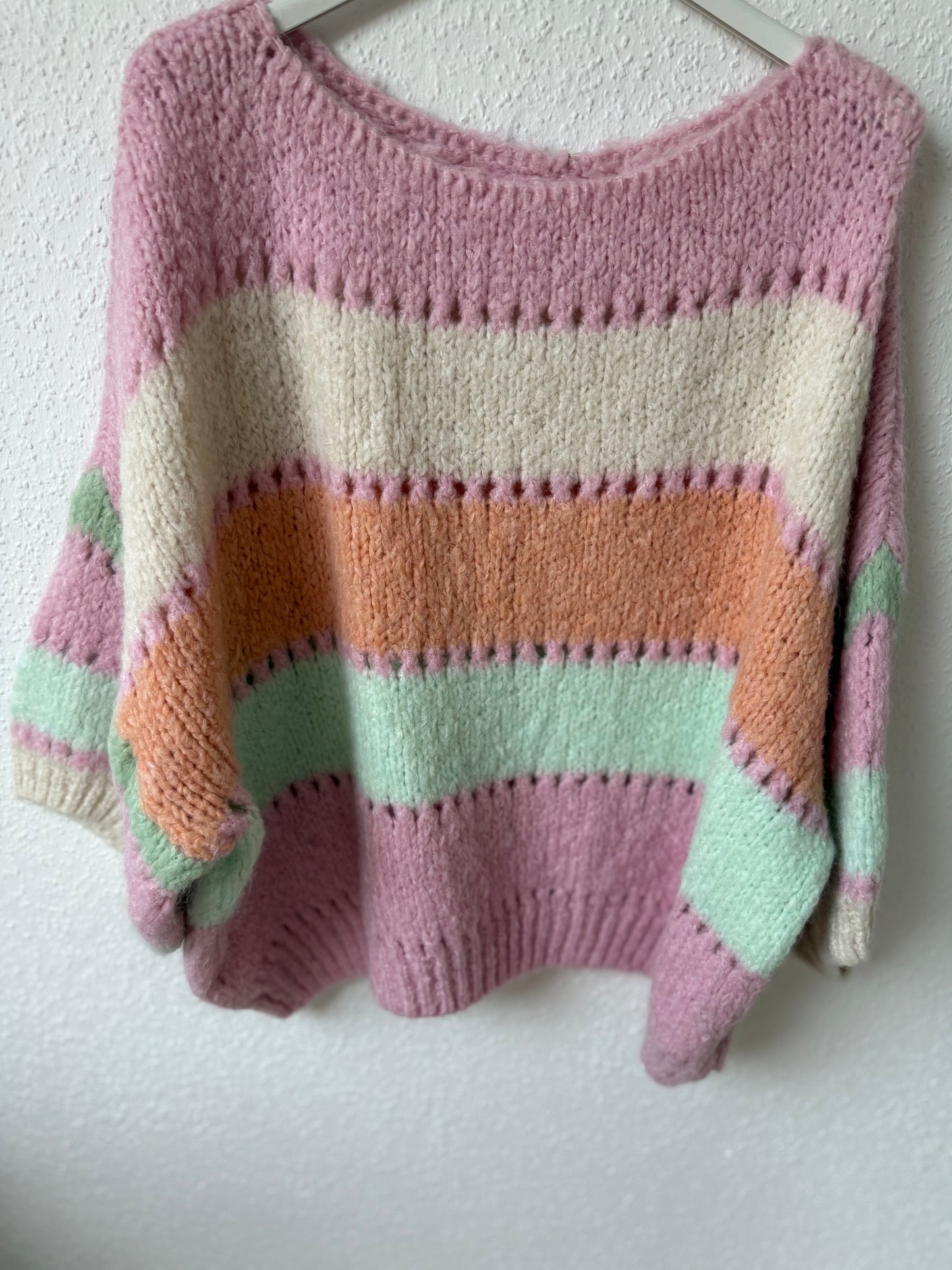Gestreifter Strickpullover