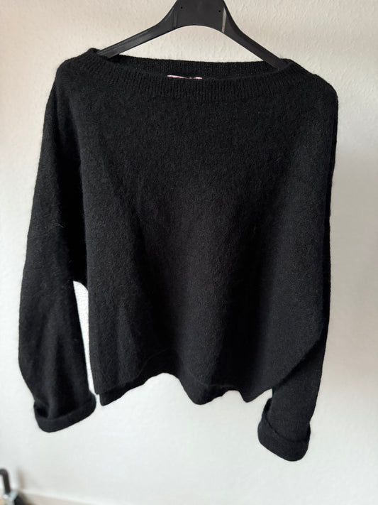 Weicher Pullover ,,Baby Alpaca“ Umschlagarm schwarz