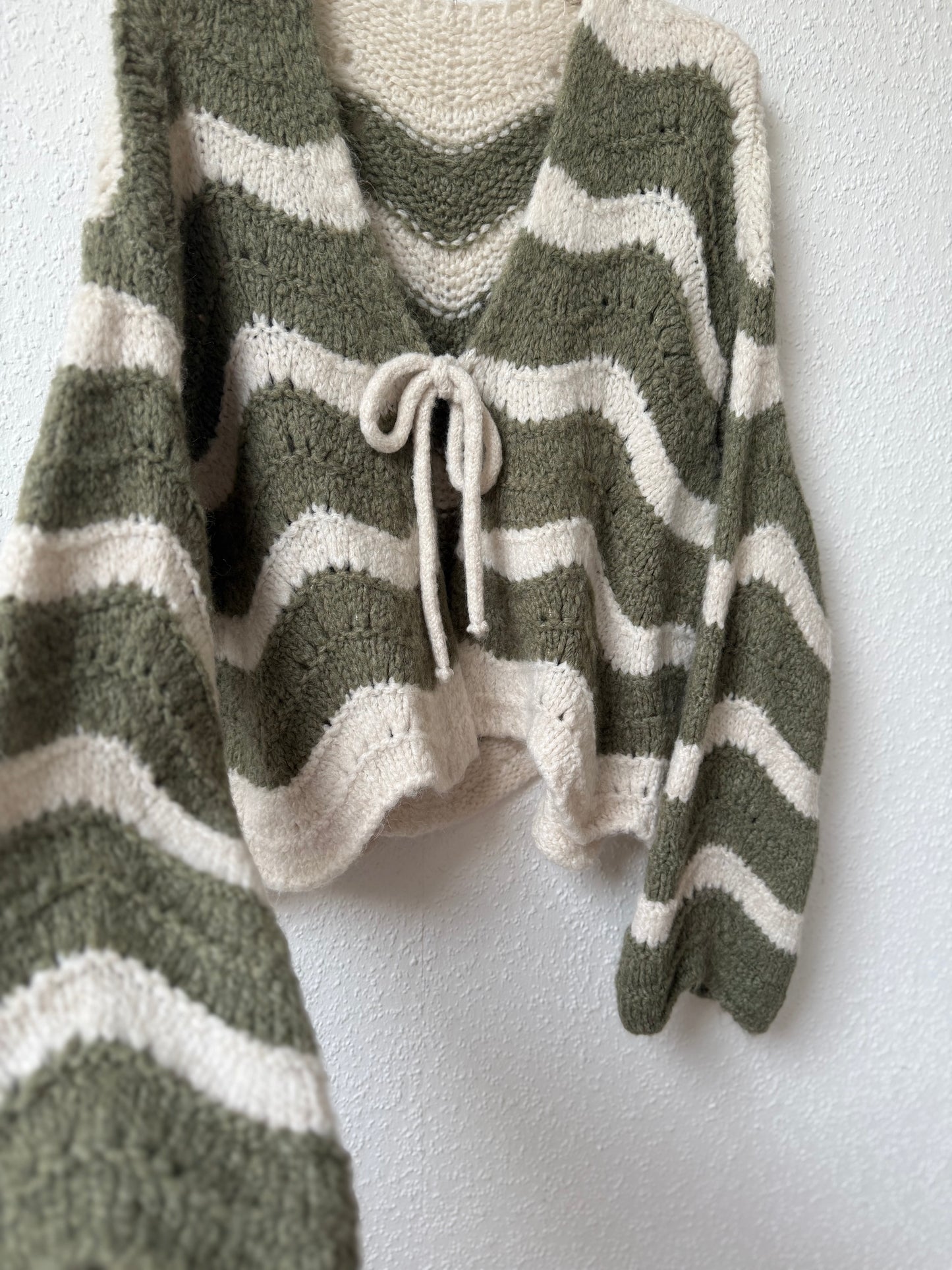 Gestreifter Schleifen Cardigan
