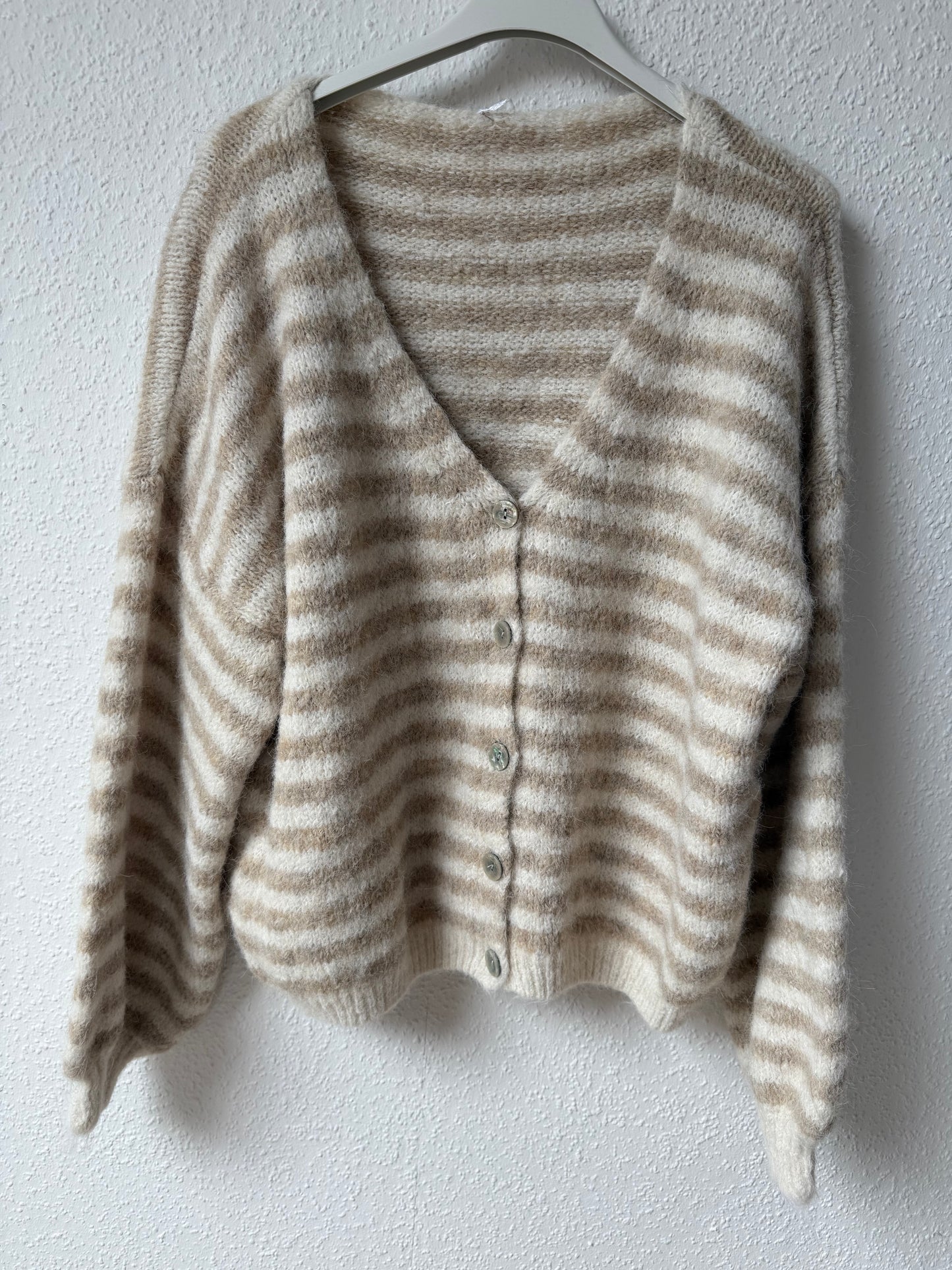 Strickjacke V-Ausschnitt gestreift