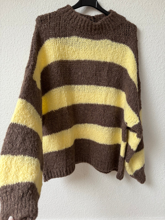 Langer Oversize Strickpullover gestreift