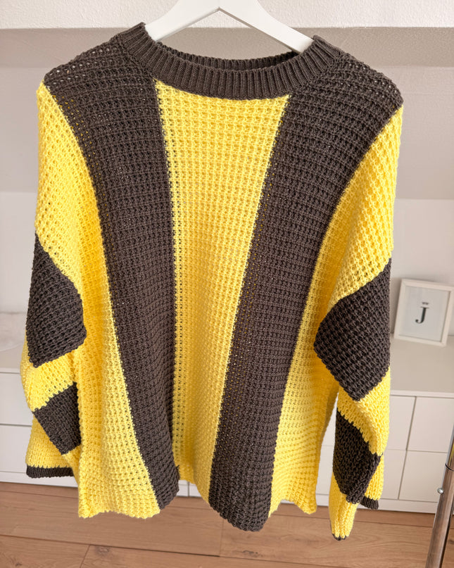 Gestreifter Pullover mit weiten Ärmeln