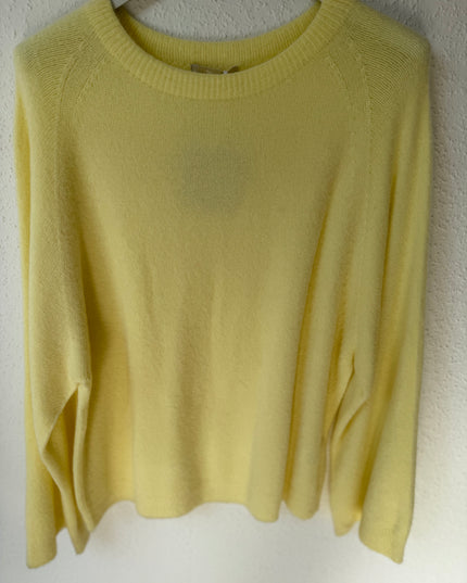 Weicher Pullover gelb