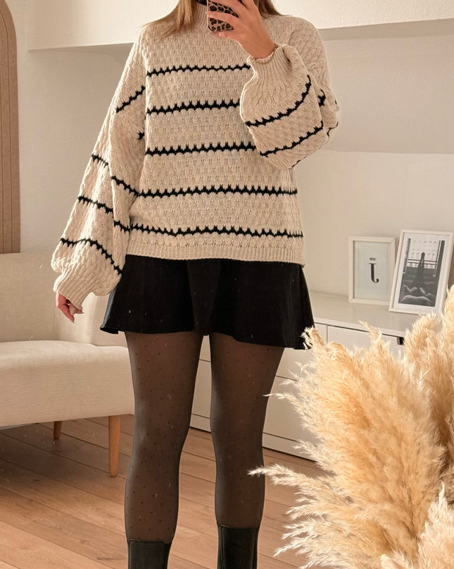 Großer gestreifter Pullover