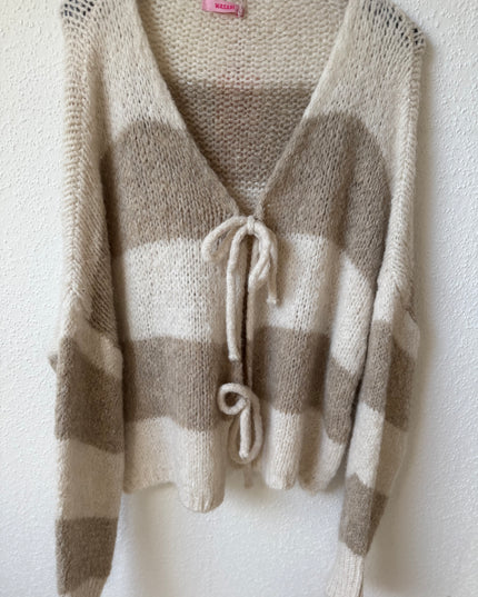 Gestreifter Cardigan mit Schleife