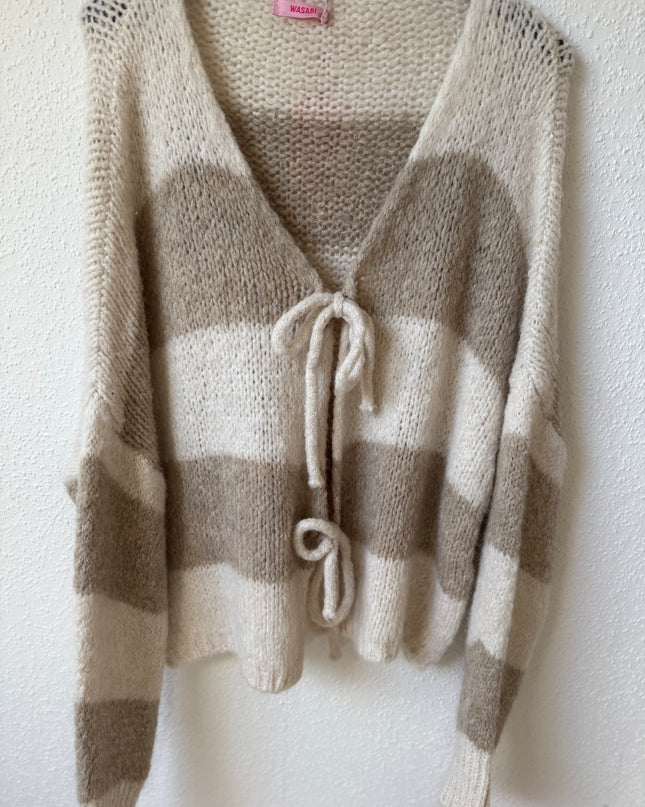 Gestreifter Cardigan mit Schleife
