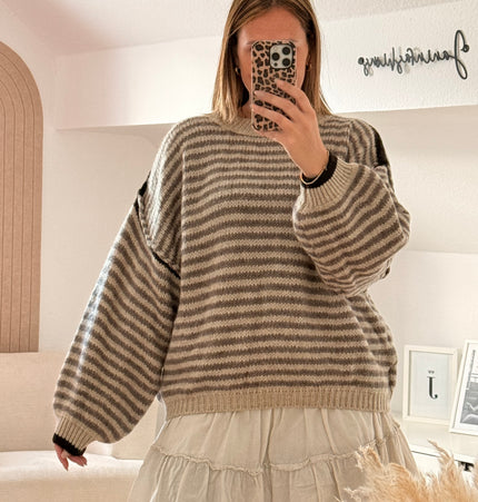 Oversize-Pullover aus gestreiftem Strick