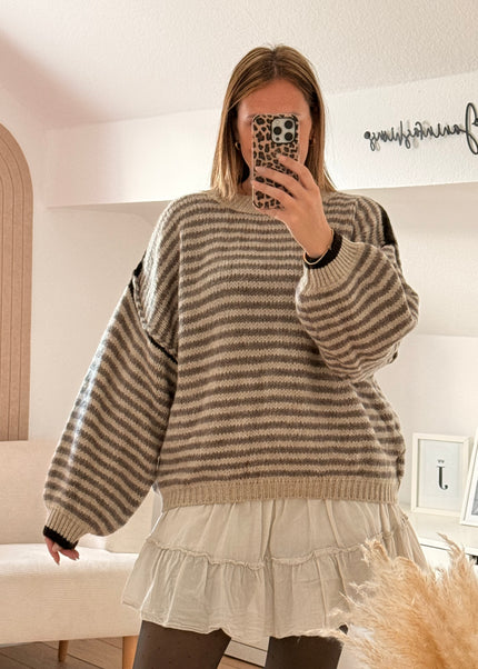 Oversize-Pullover aus gestreiftem Strick