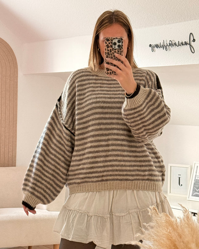 Oversize-Pullover aus gestreiftem Strick