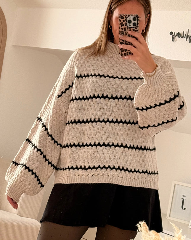 Großer gestreifter Pullover