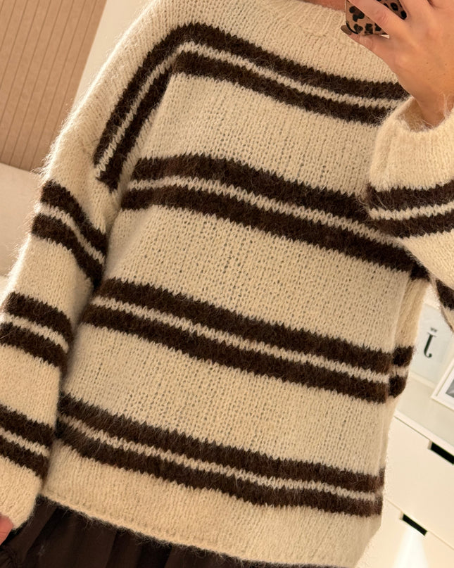 Warmer Pulli gestreift