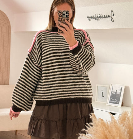 Oversize-Pullover aus gestreiftem Strick