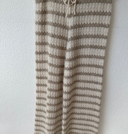 Lockere Strickhose gestreift Beige