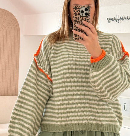 Oversize-Pullover aus gestreiftem Strick