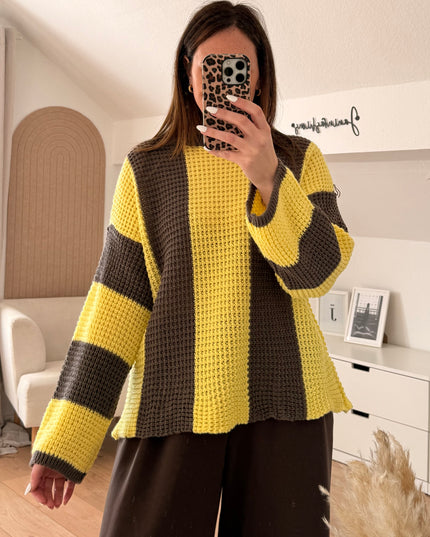 Gestreifter Pullover mit weiten Ärmeln