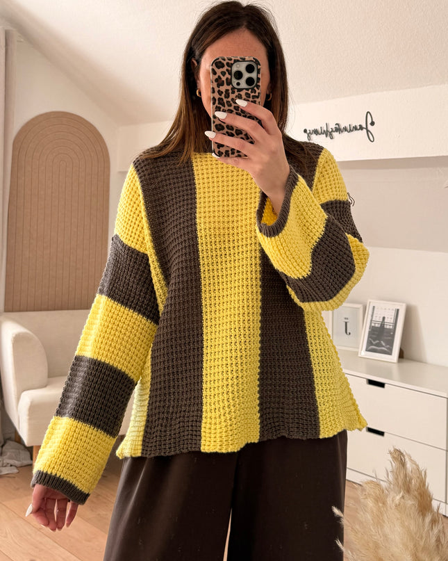 Gestreifter Pullover mit weiten Ärmeln