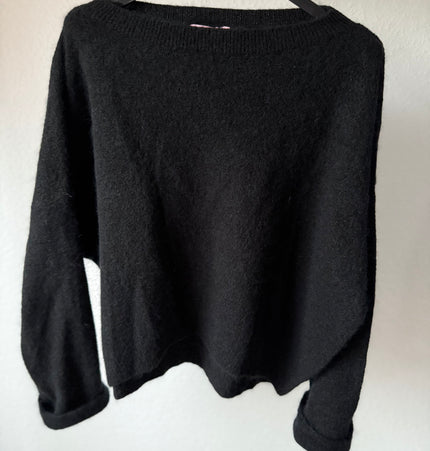 Weicher Pullover ,,Baby Alpaca“ Umschlagarm schwarz