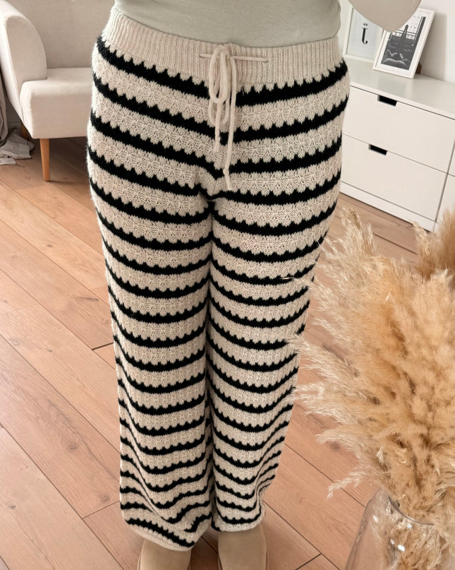 Lockere, gestreifte Strickhose schwarz