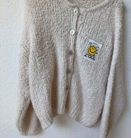Flauschiger Smiley Cardigan weiß