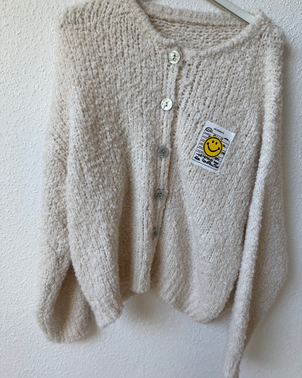 Flauschiger Smiley Cardigan weiß