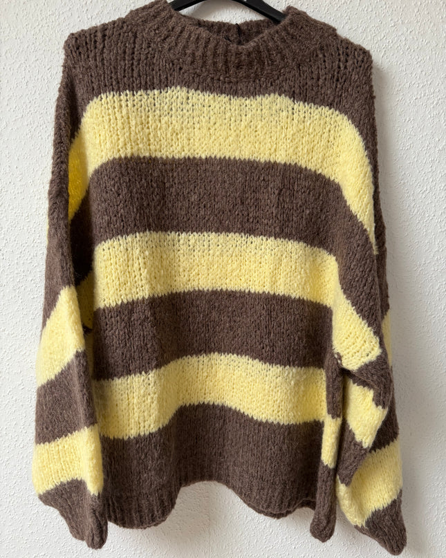 Langer Oversize Strickpullover gestreift