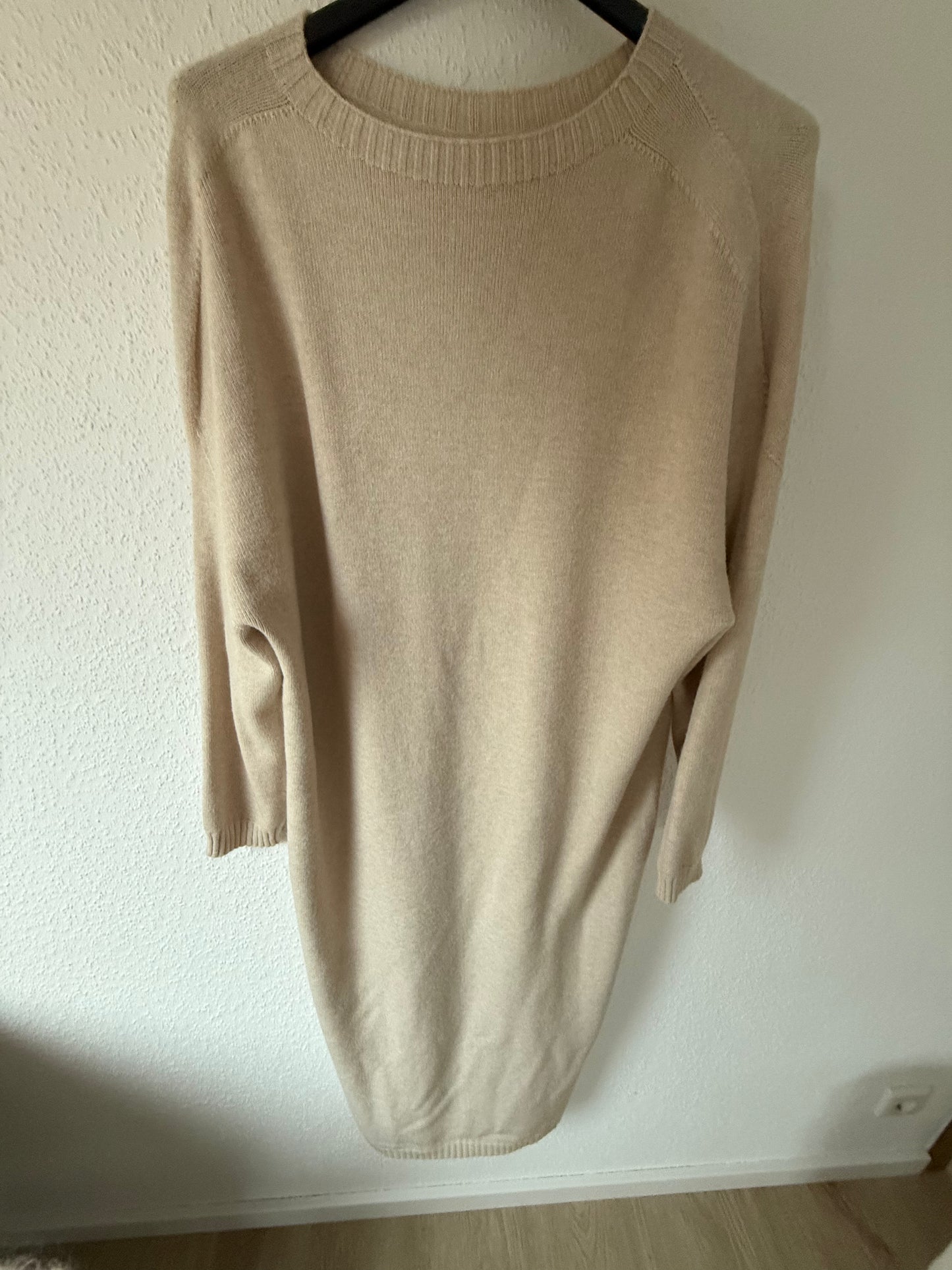 Long Strickkleid beige