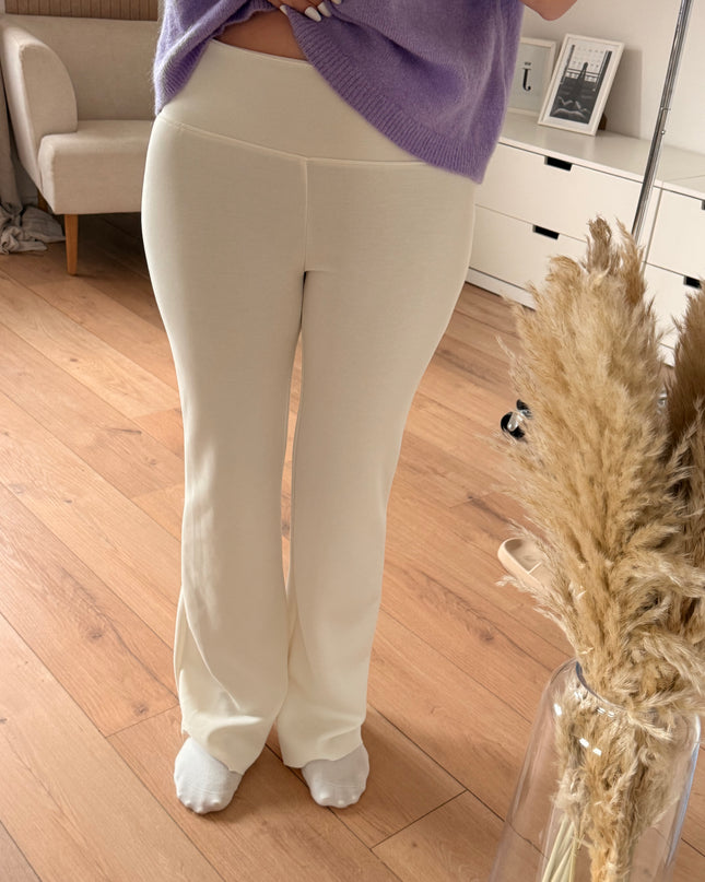 Weiße Stretchhose